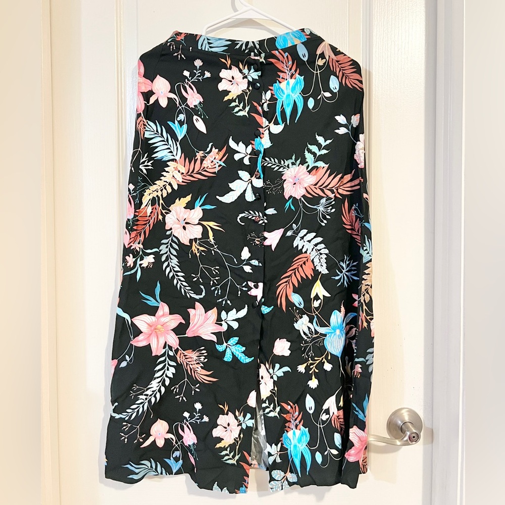 Hollister printed long shirt! With tags!